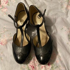 Vintage style heels by Naturalizer